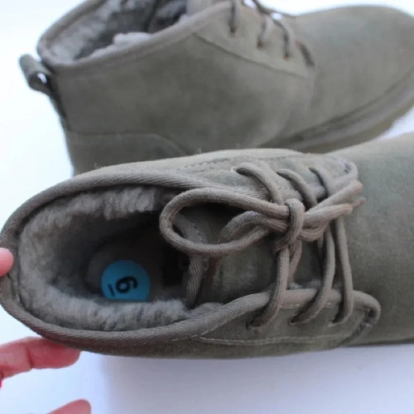 NWOT UGG Neumel boots - Picture 11 of 15